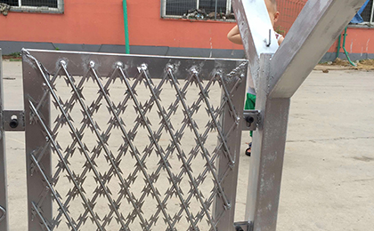 焊接型刺繩護欄網